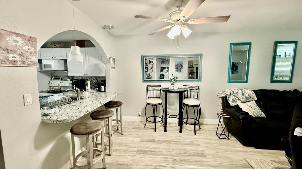 1-bedroom Condo — 9480 Poinciana Place #201