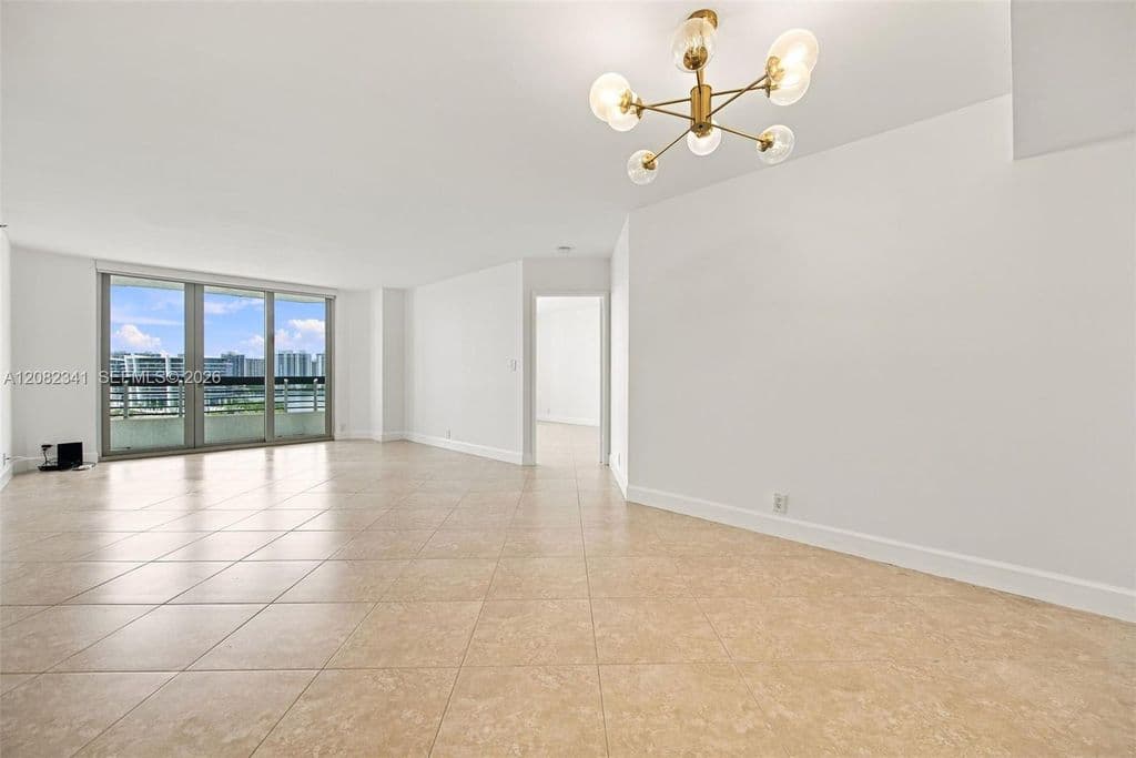 2+1 Condo — 19101 NE 36th Ct APT 1704