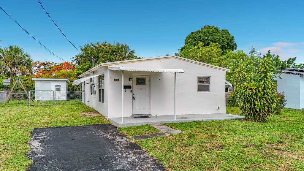 3+1 Müstakil ev — 2573 NW 58th Avenue
