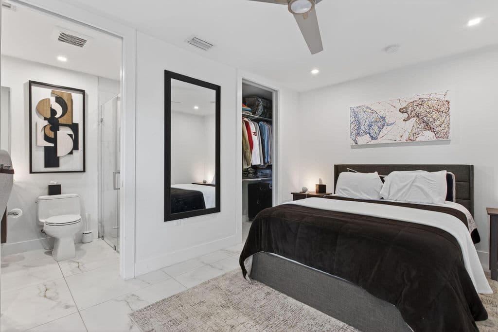 3-bedroom Property — 1044 N VICTORIA PARK Road