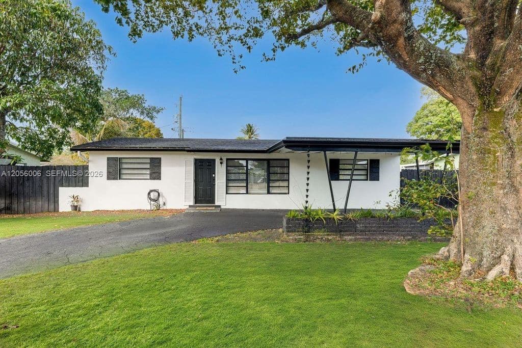 3-bedroom Single-Family Home — 600 N 66th Ter