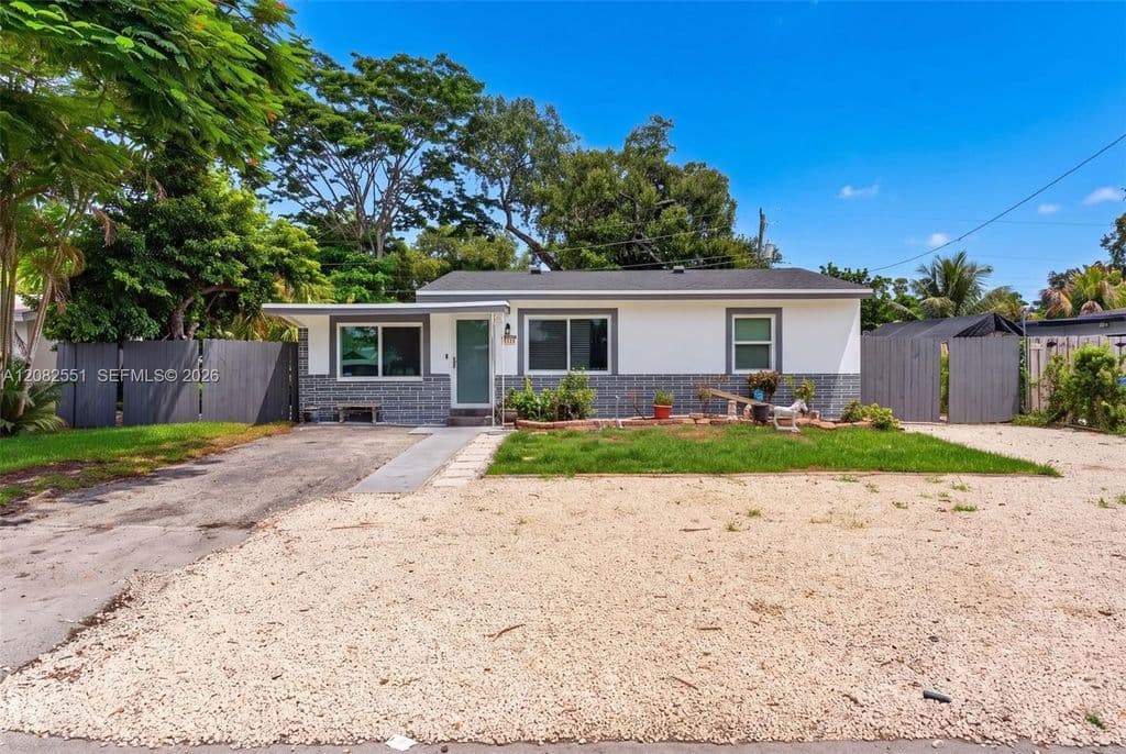 3+1 Müstakil ev — 1541 SW 32nd Ct