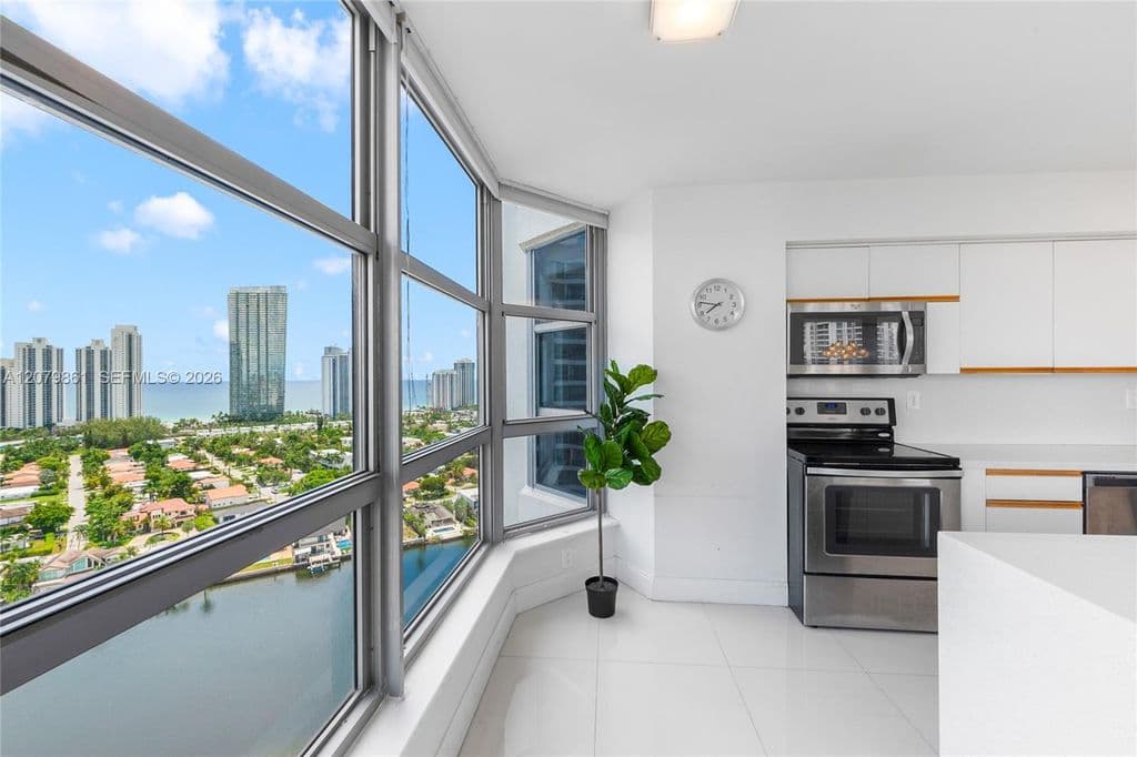2+1 Condo — 19101 NE 36th Ct APT 2607
