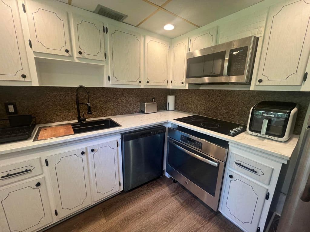 2+1 Condo — 336 BRITTANY G Terrace