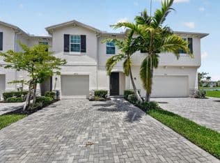 4-bedroom Townhouse — 6933 N Harbours Edge Avenue, Lake Worth, 33467
