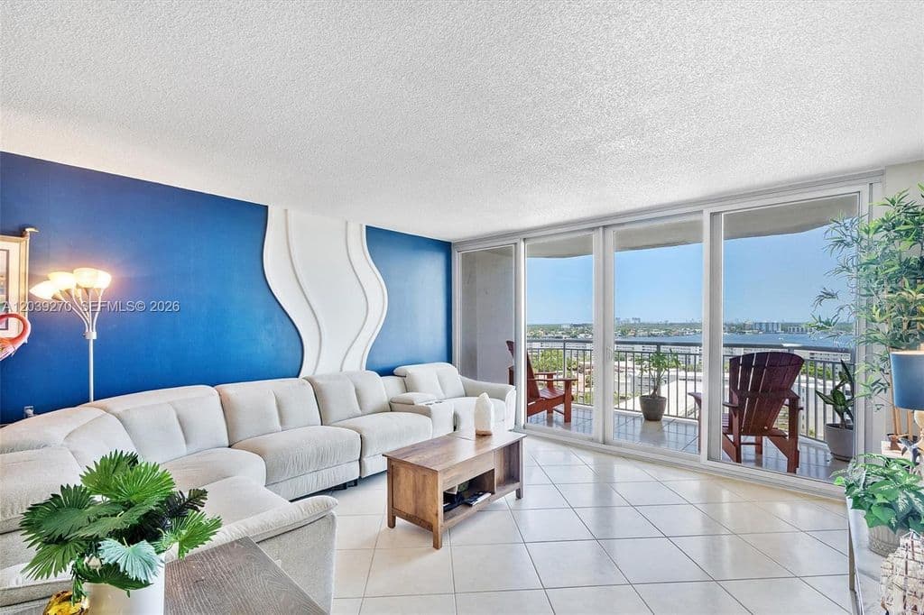 2+1 Condo — 18031 Biscayne Blvd APT 1401