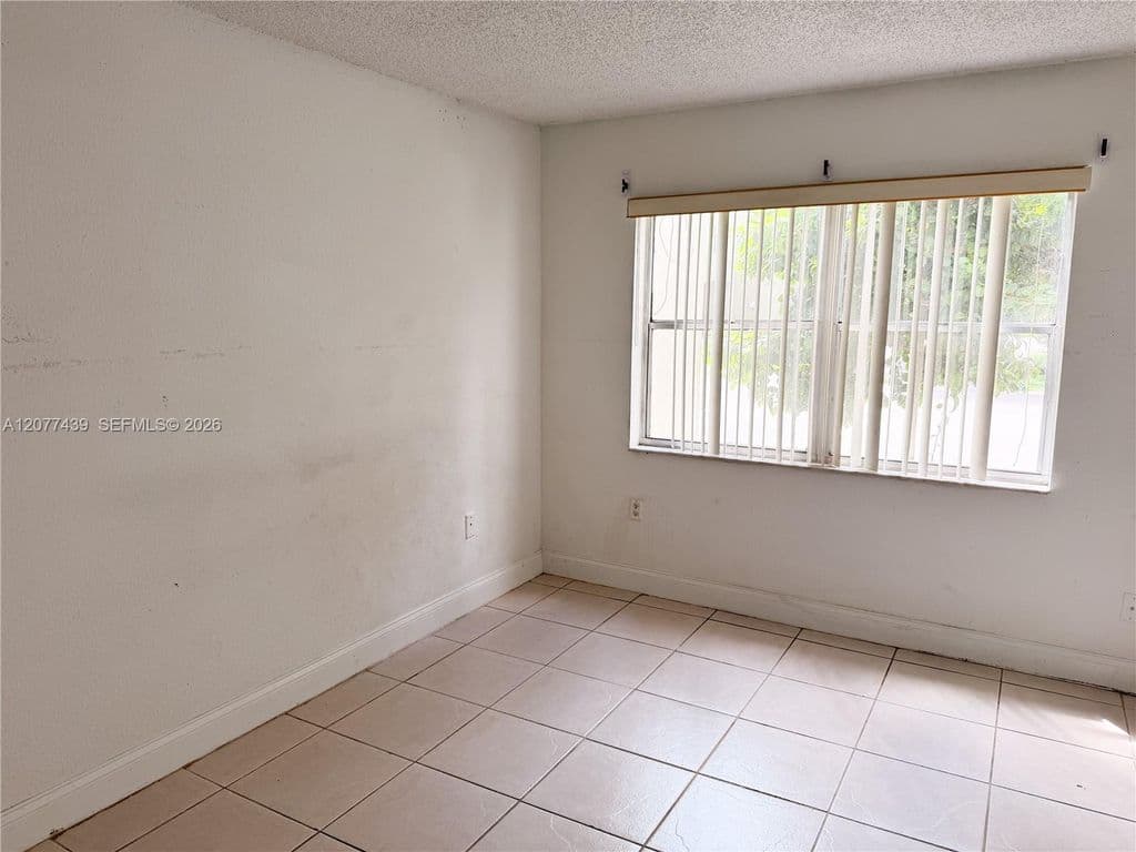 2-bedroom Condo — 4235 N University Dr APT 103