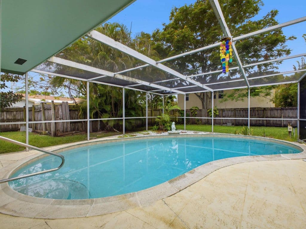 4-bedroom Property — 1680 NE 34TH Lane