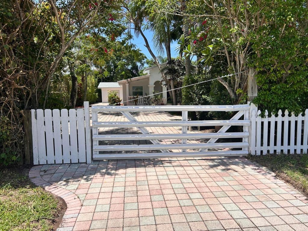 4+1 Müstakil ev — 4793 Badger Avenue