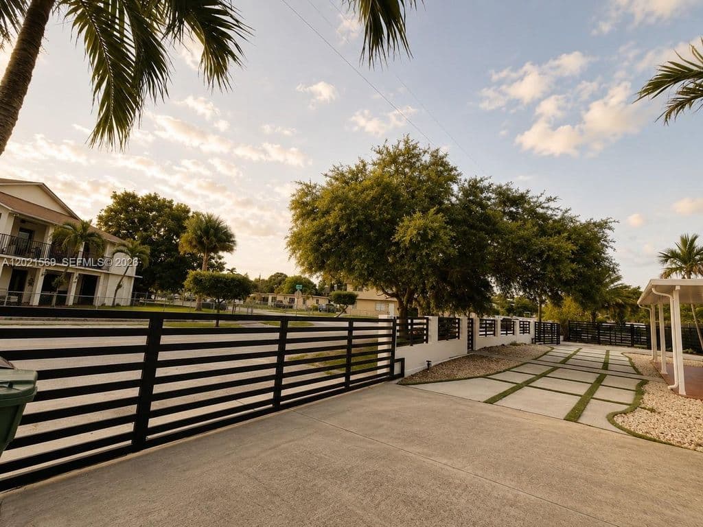 3-bedroom Single-Family Home — 1120 E 6th Ct