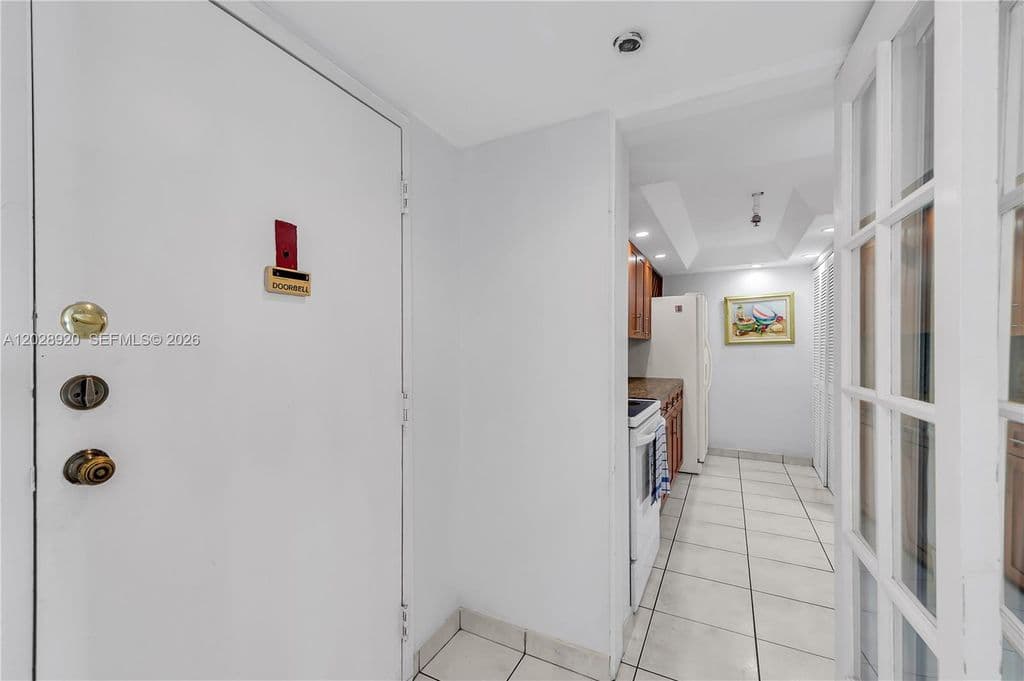 2-bedroom Condo — 3200 Collins Ave APT 128