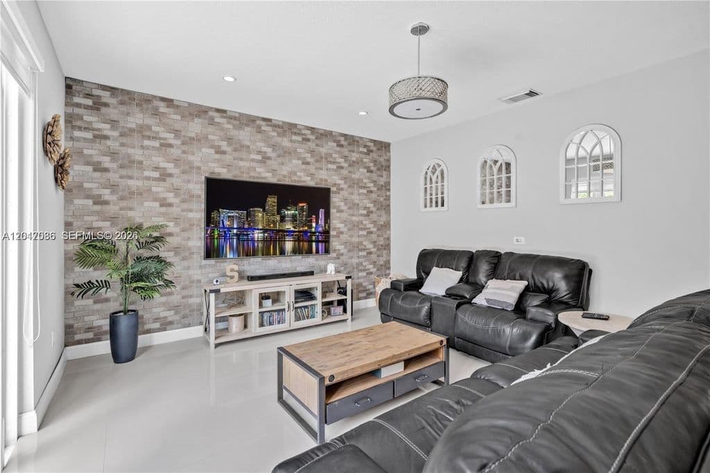 5-bedroom Single-Family Home — 15877 SW 61st Way