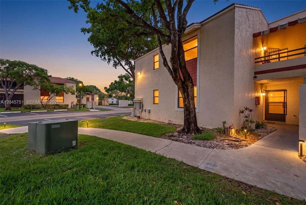 3+1 Condo — 20065 NE 3rd Ct APT 5