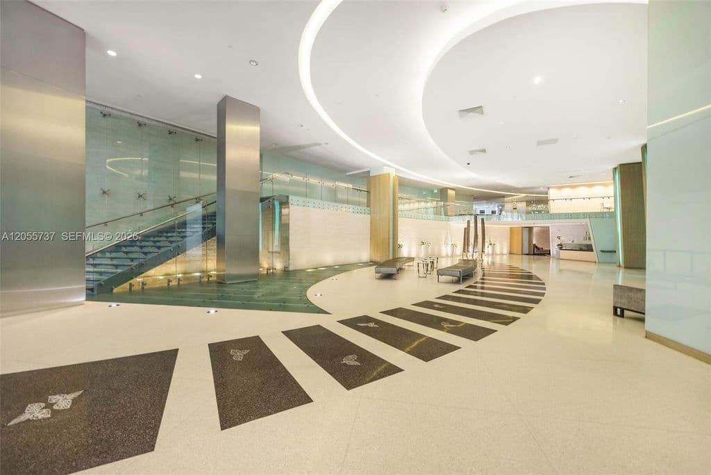 3+1 Condo — 92 SW 3rd St APT 3901