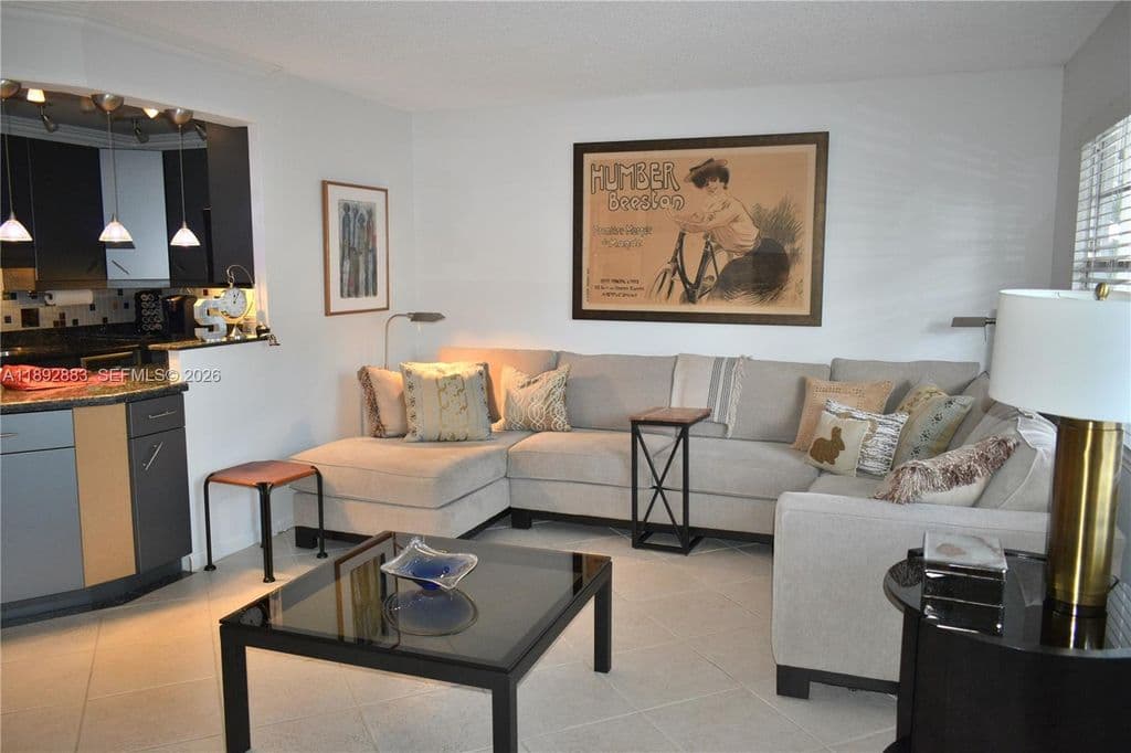 1-bedroom Condo — 2011 Cornwall Dr #A