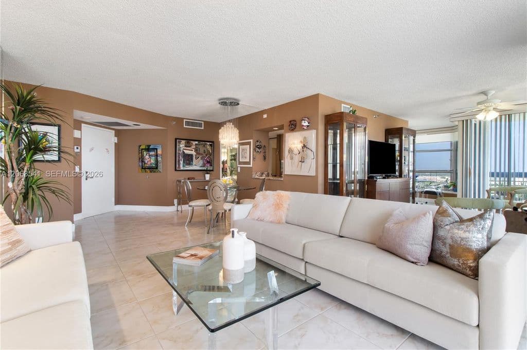 2+1 Condo — 3500 Mystic Pointe Dr APT 2204