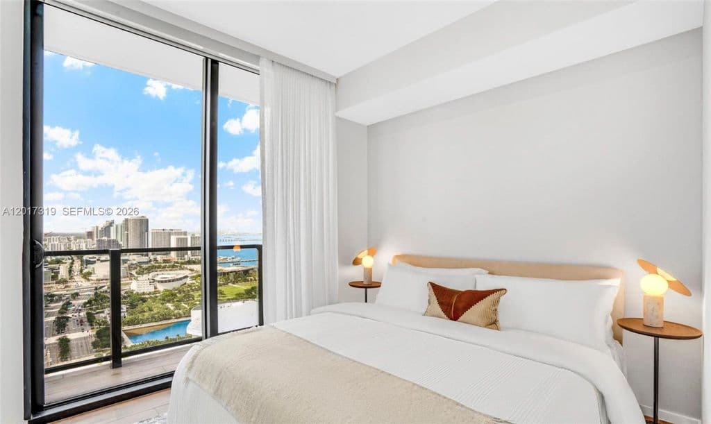 3-bedroom Condo — 398 NE 5th St #4701