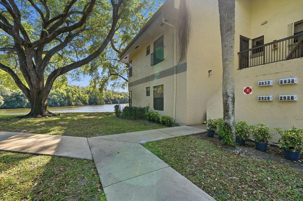 2+1 Condo — 2928 Carambola Circle S