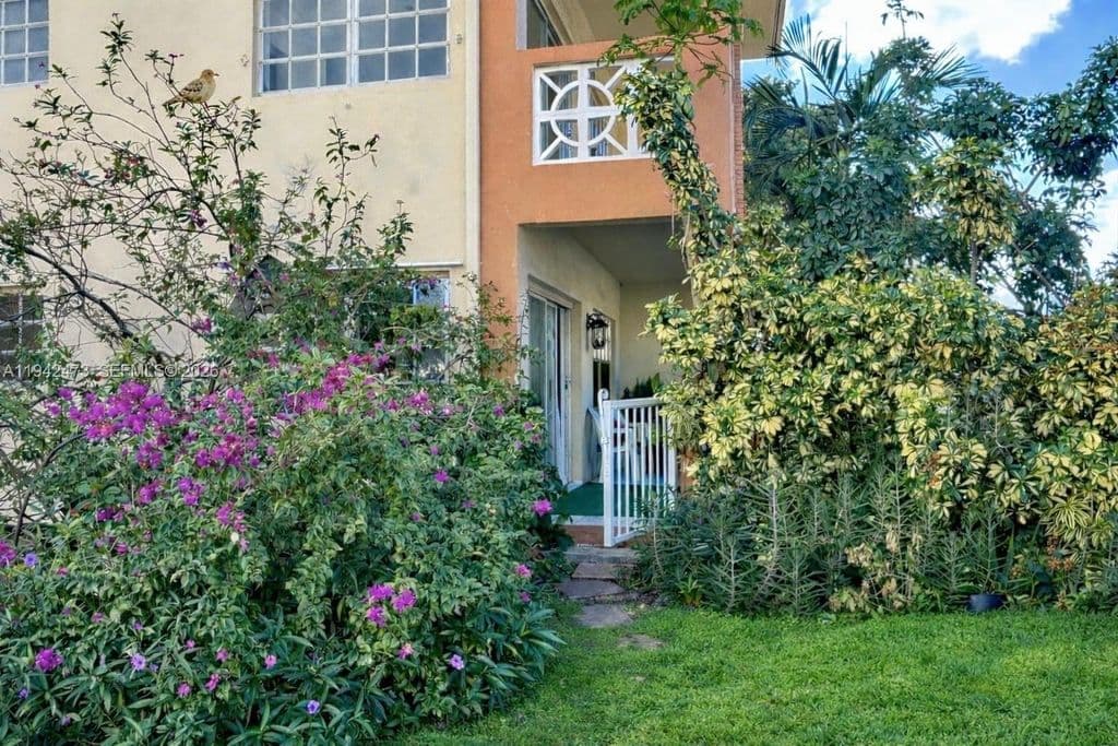 2-bedroom Condo — 11840 NE 19th Dr APT 9