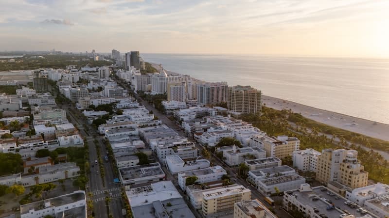 Sunny Isles Beach hava görünümü, kule sırası
