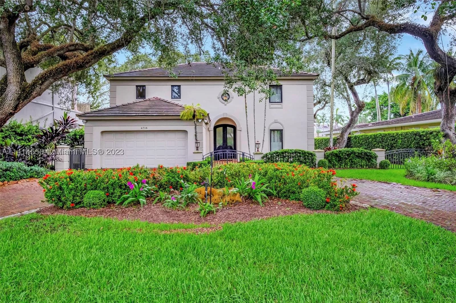 5+1 Müstakil ev — 4716 University Dr, Coral Gables, FL 33146