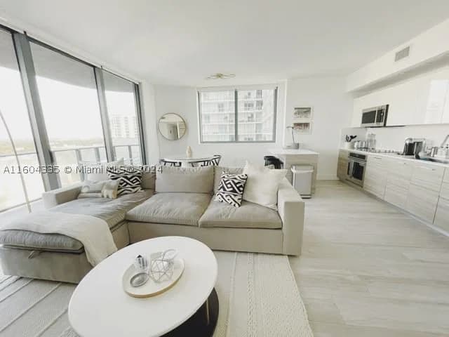 2-bedroom Condo — 121 34th St #1409, Miami, FL 33137