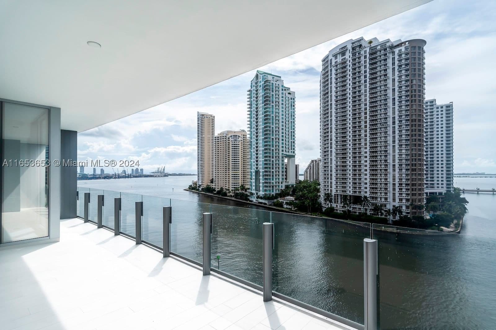 2+1 Condo — 300 Biscayne Blvd Way #902, Miami, FL 33131
