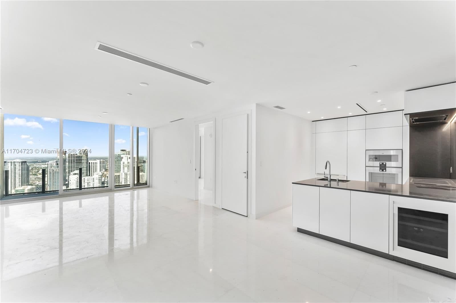 2+1 Condo — 300 Biscayne Blvd Way #5209, Miami, FL 33131