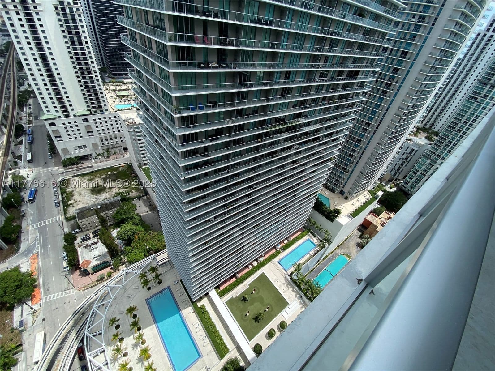 2+1 Condo — 79 12 ST #3810-S, Miami, FL 33130