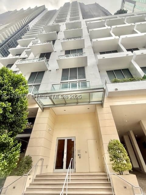 1-bedroom Condo — 1050 Brickell Ave #1602, Miami, FL 33131