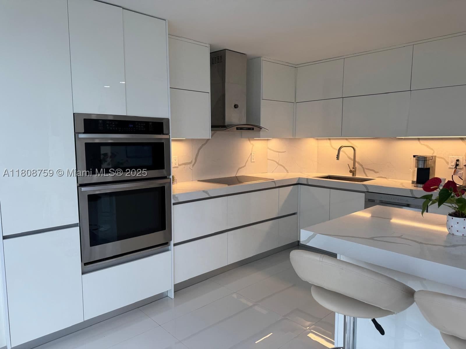 1+1 Condo — 6423 Collins Ave #1001, Miami Beach, FL 33141