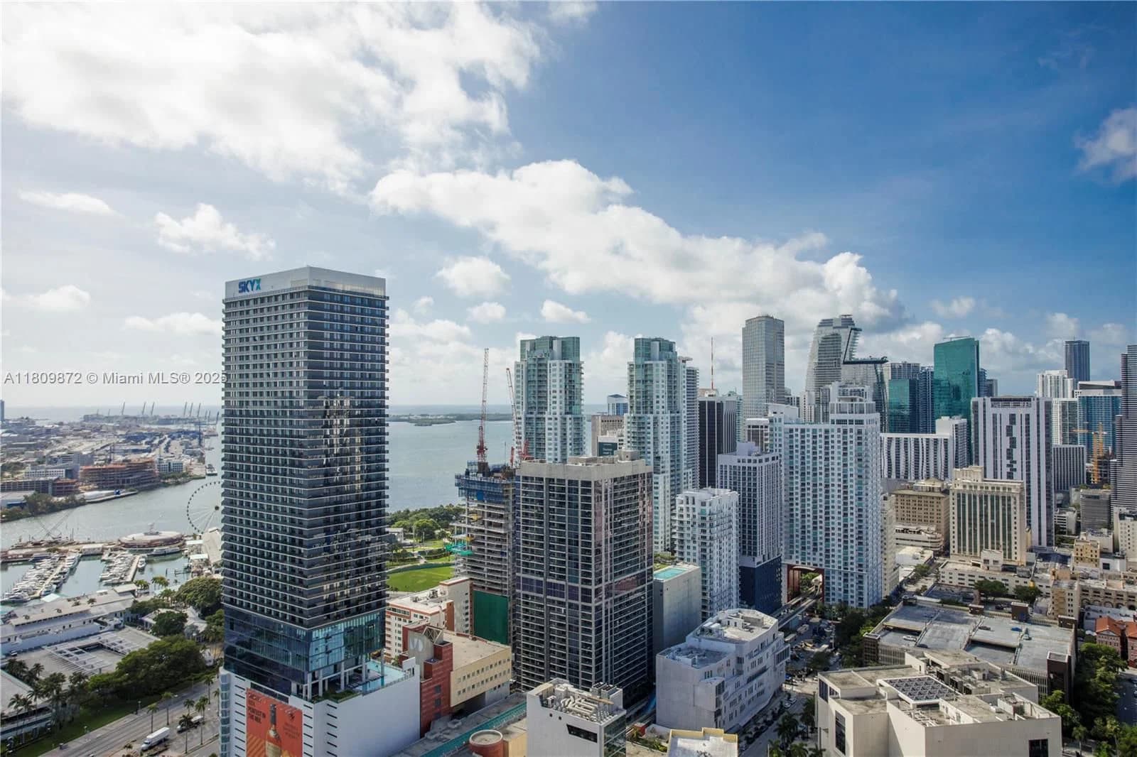 1-bedroom Condo — 601 1st St #3907, Miami, FL 33132