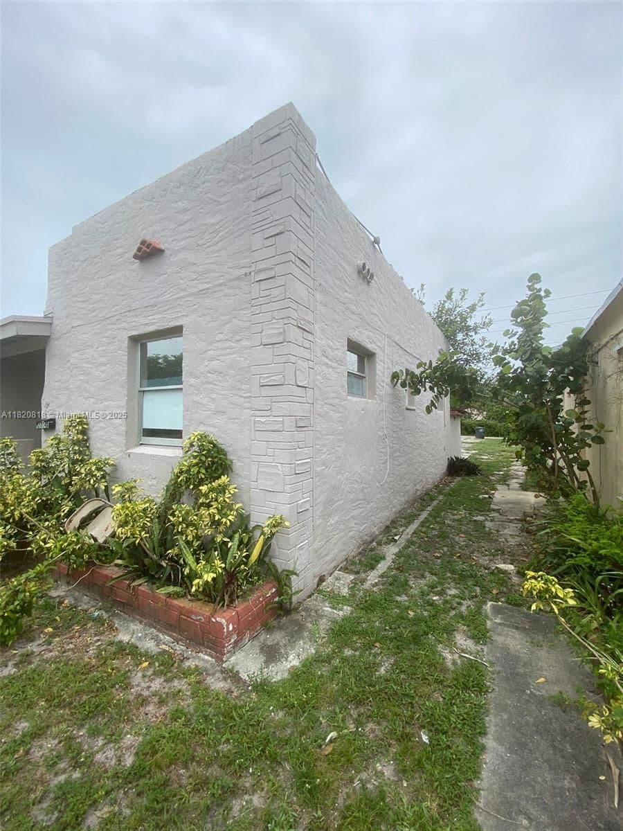 Dubleks — 2014 Funston St, Hollywood, FL 33020