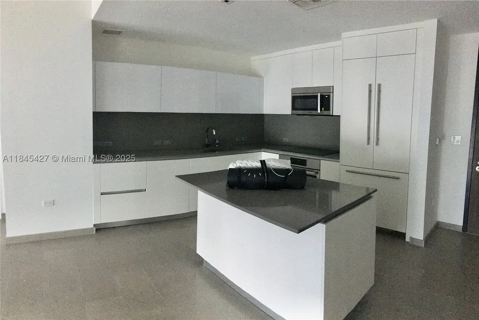2+1 Condo — 88 7th St #2305, Miami, FL 33130