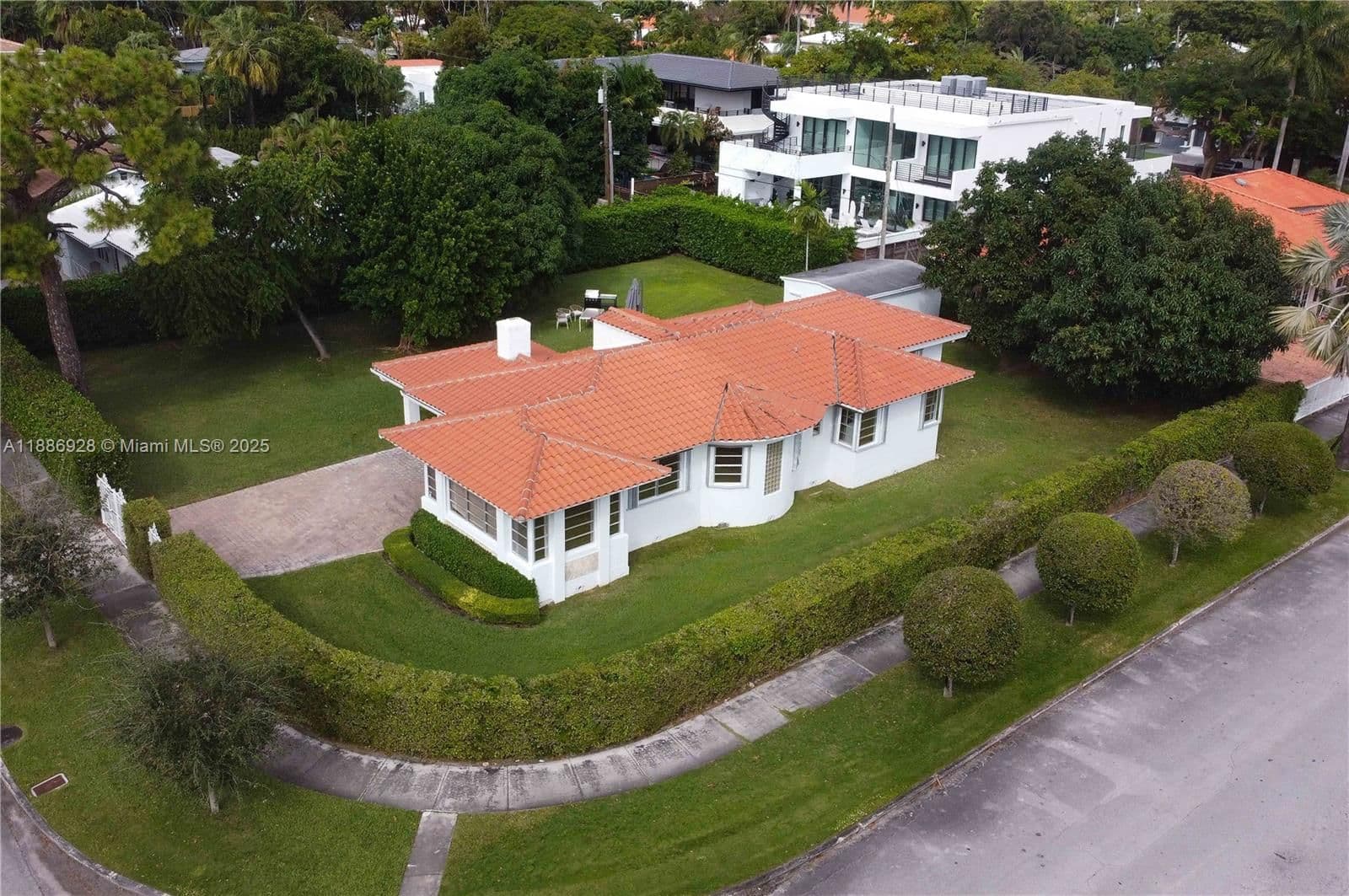3+1 Müstakil ev — 501 24th Rd #501, Miami, FL 33129