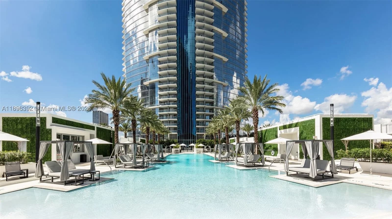 3-bedroom Condo — 851 1st Ave #4107, Miami, FL 33132