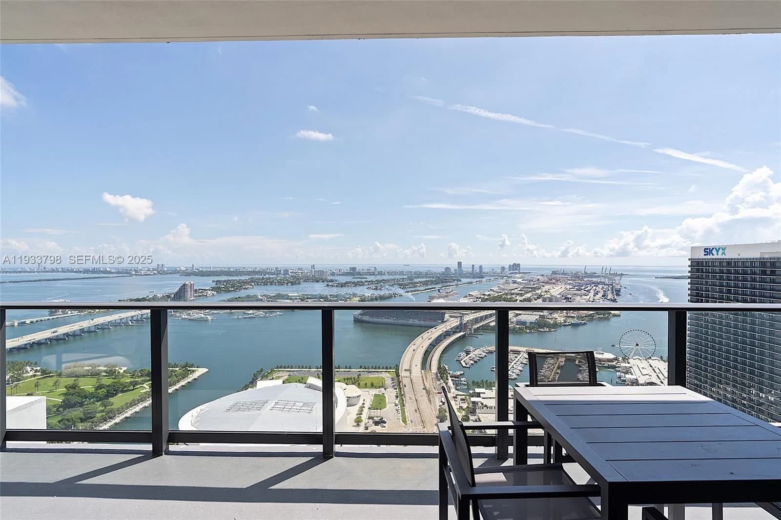 3-bedroom Condo — 159 6th St #5015, Miami, FL 33132