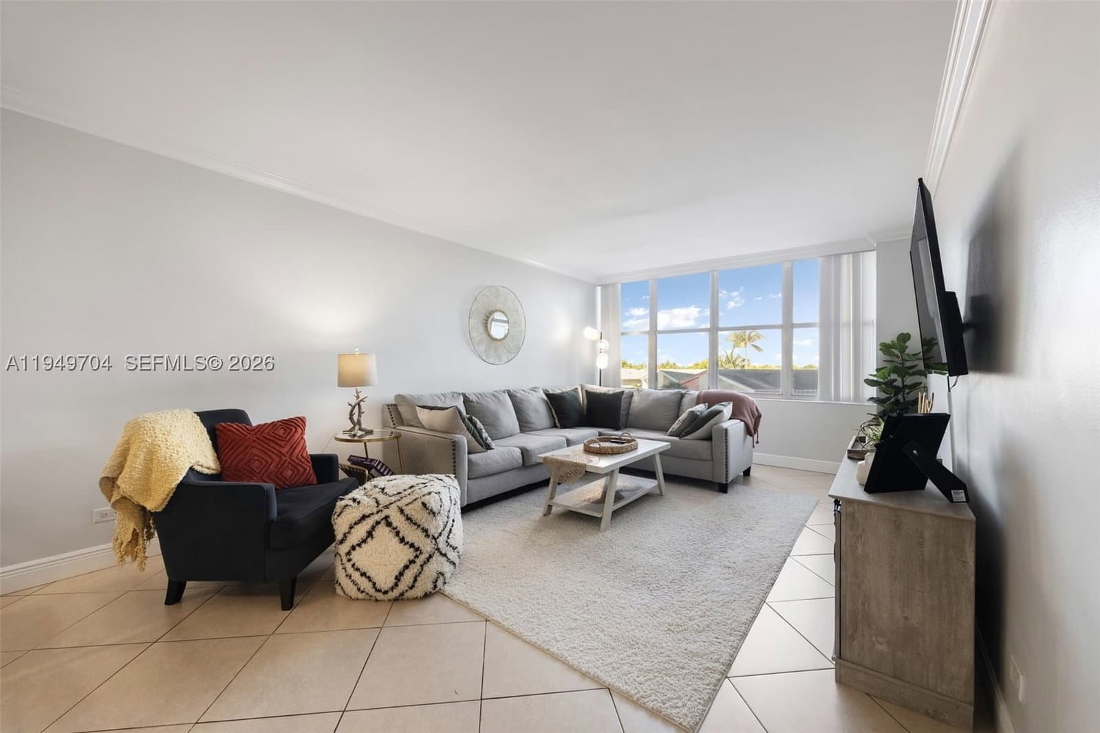 2-bedroom Condo — 7441 Wayne Ave #2B, Miami Beach, FL 33141