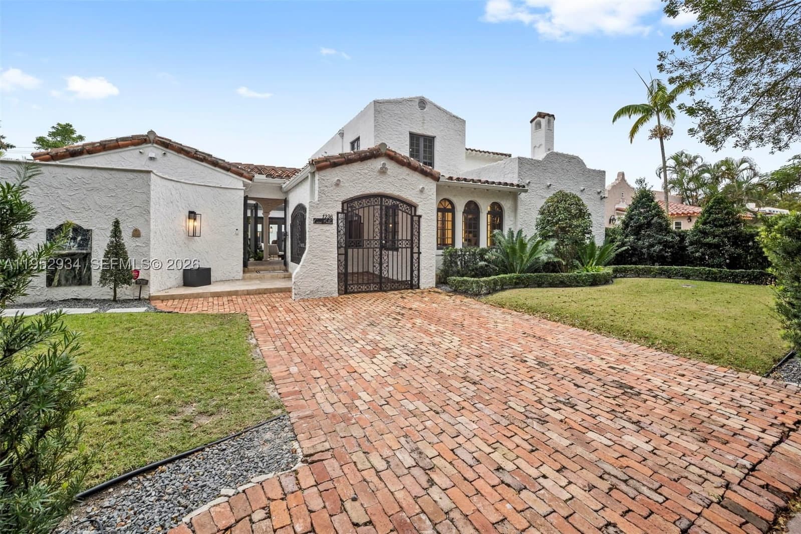 4+1 Müstakil ev — 1236 Obispo Ave, Coral Gables, FL 33134