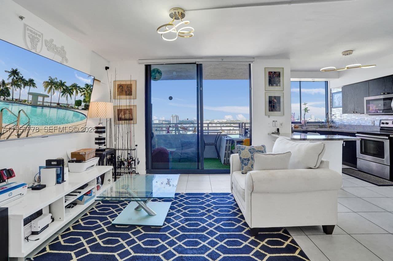 2+1 Condo — 1330 West Ave #1811, Miami Beach, FL 33139