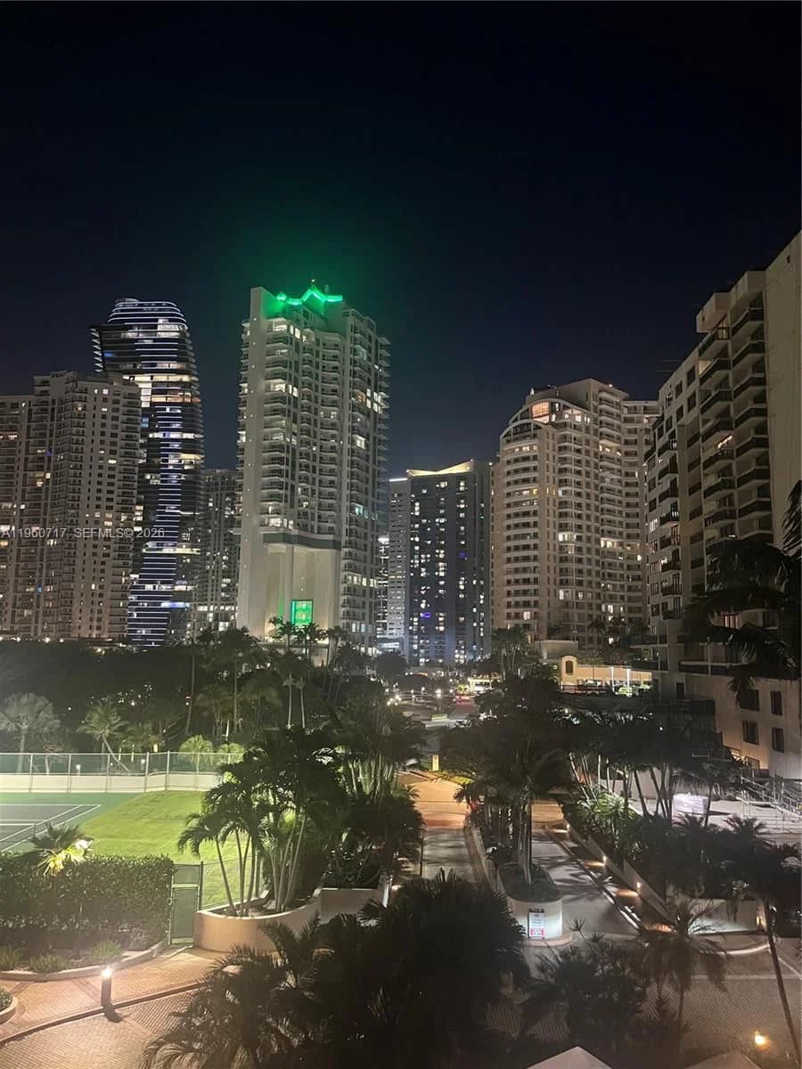 2-bedroom Condo — 520 Brickell Key Dr #A610, Miami, FL 33131