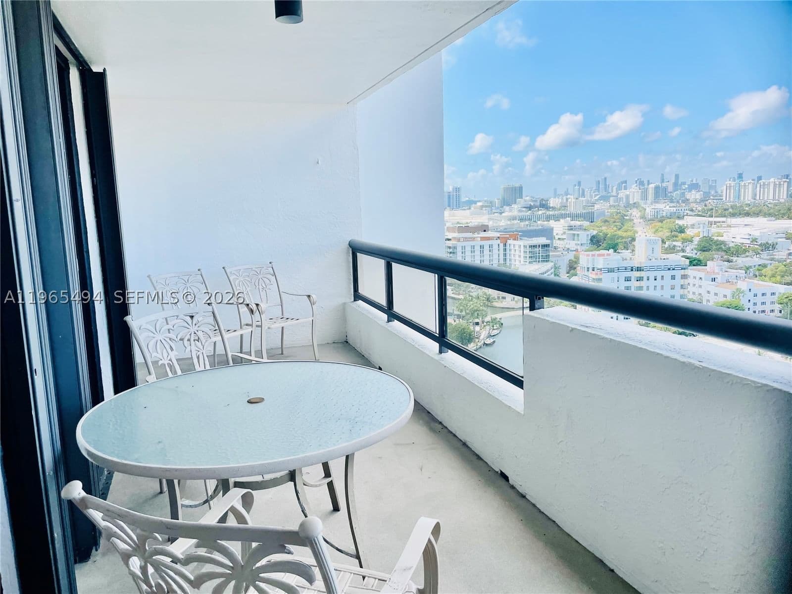 2+1 Condo — 2555 Collins Ave #2006, Miami Beach, FL 33140