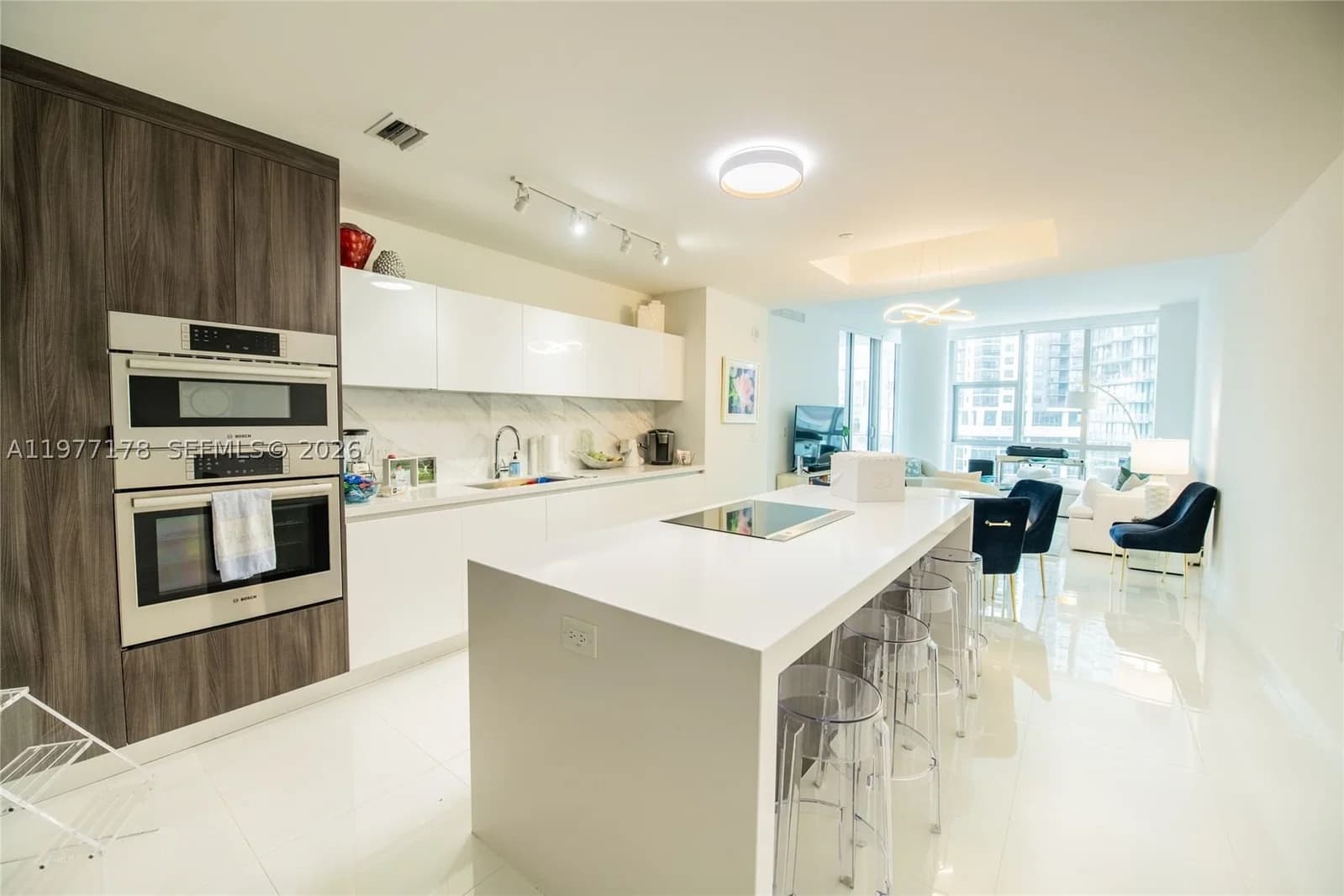 3-bedroom Condo — 851 1st Ave #811, Miami, FL 33132
