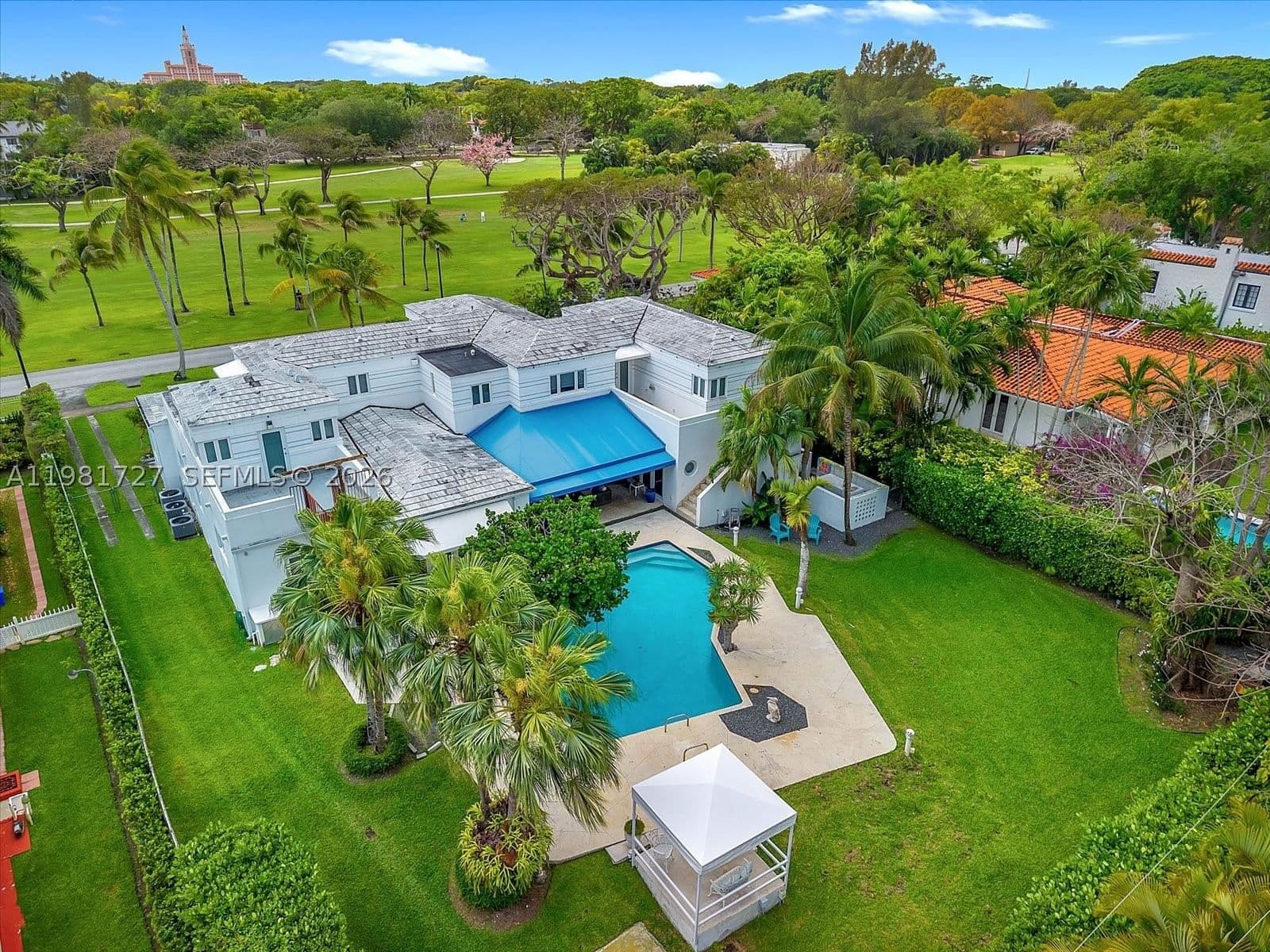 6+1 Müstakil ev — 1021 Greenway Dr, Coral Gables, FL 33134