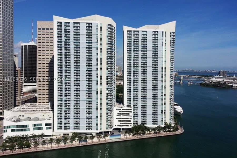 1+1 Condo — Miami, FL 33131