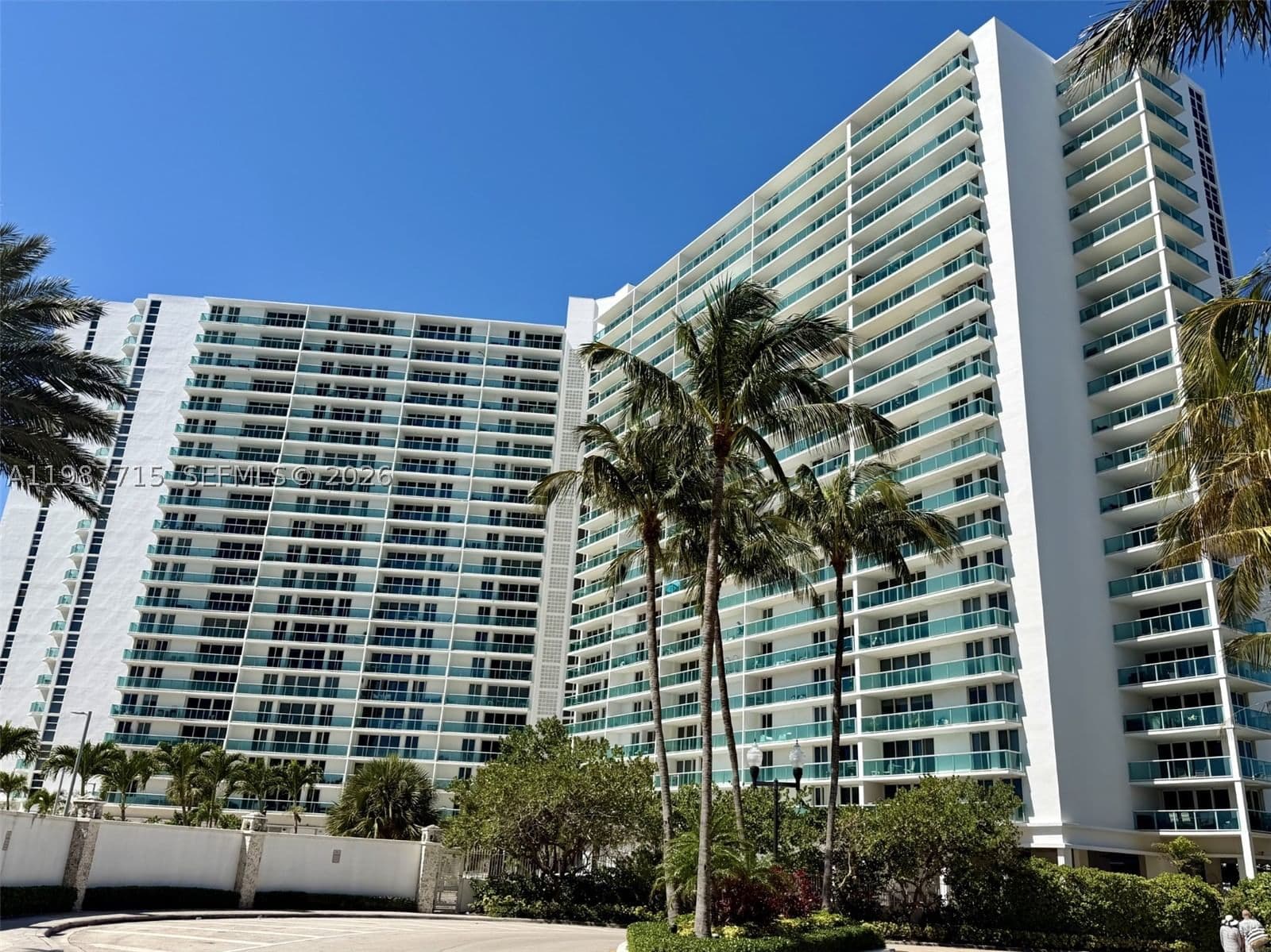 2-bedroom Condo — 100 Bayview Dr #528, Sunny Isles Beach, FL 33160