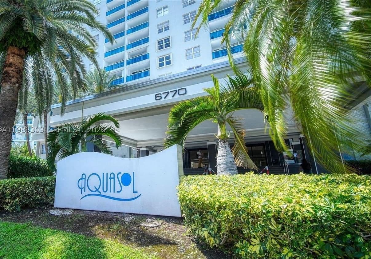 1+1 Condo — 6770 Indian Creek Dr #5T, Miami Beach, FL 33141