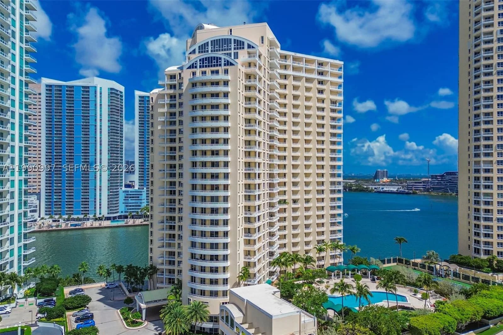 2+1 Condo — 888 Brickell Key Dr #807, Miami, FL 33131