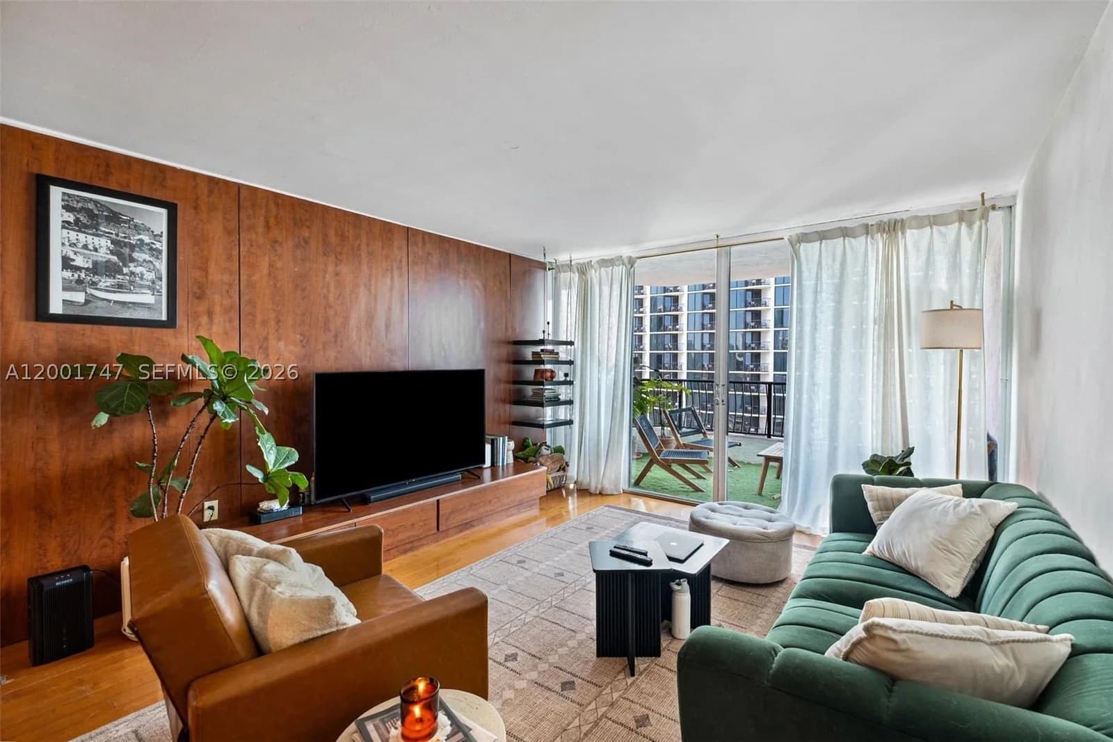 1-bedroom Condo — 555 15th St #26F, Miami, FL 33132