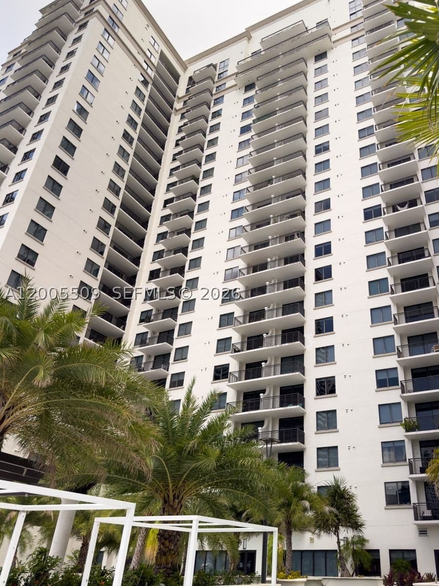 2+1 Condo — 999 1st Ave #1611, Miami, FL 33130